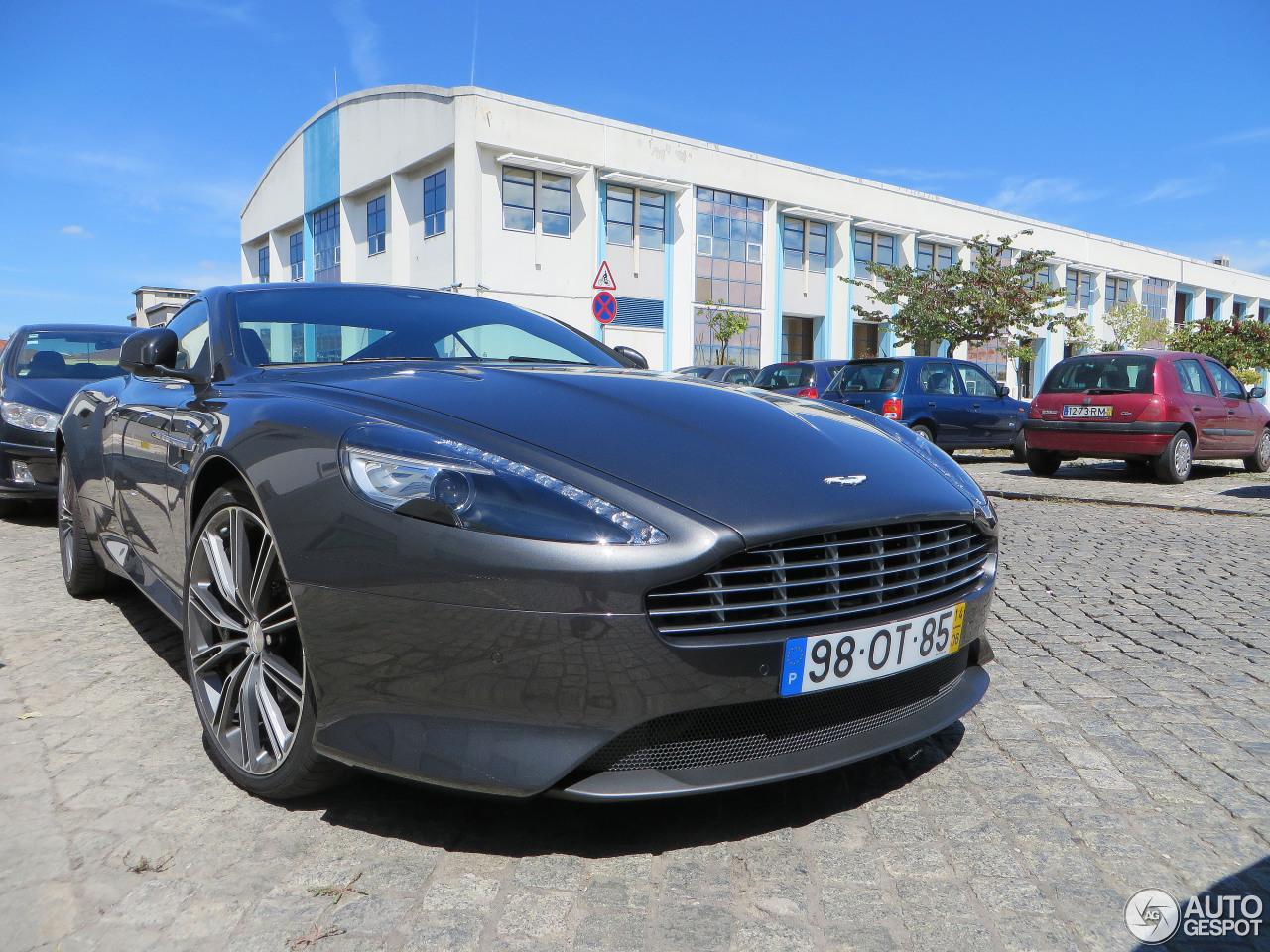 Aston Martin DB9 2013