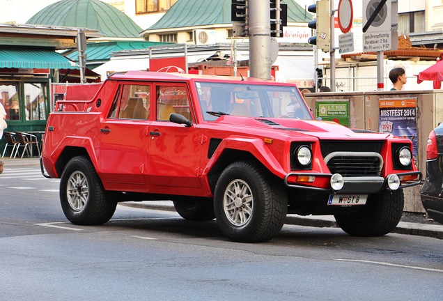 Lamborghini LM002