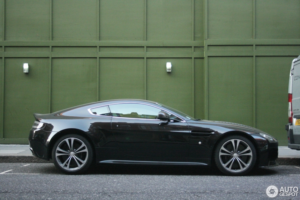 Aston Martin V12 Vantage