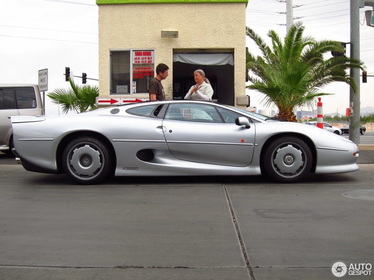 Jaguar XJ220