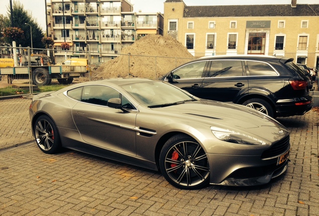 Aston Martin Vanquish 2013