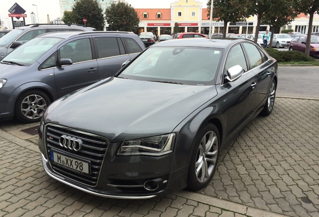 Audi S8 D4