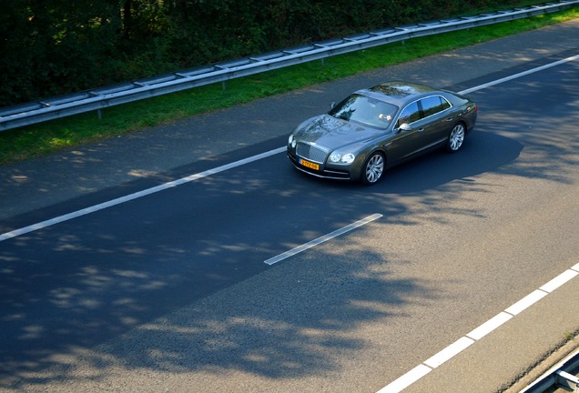 Bentley Flying Spur V8