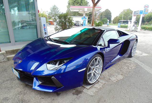 Lamborghini Aventador LP700-4 Roadster