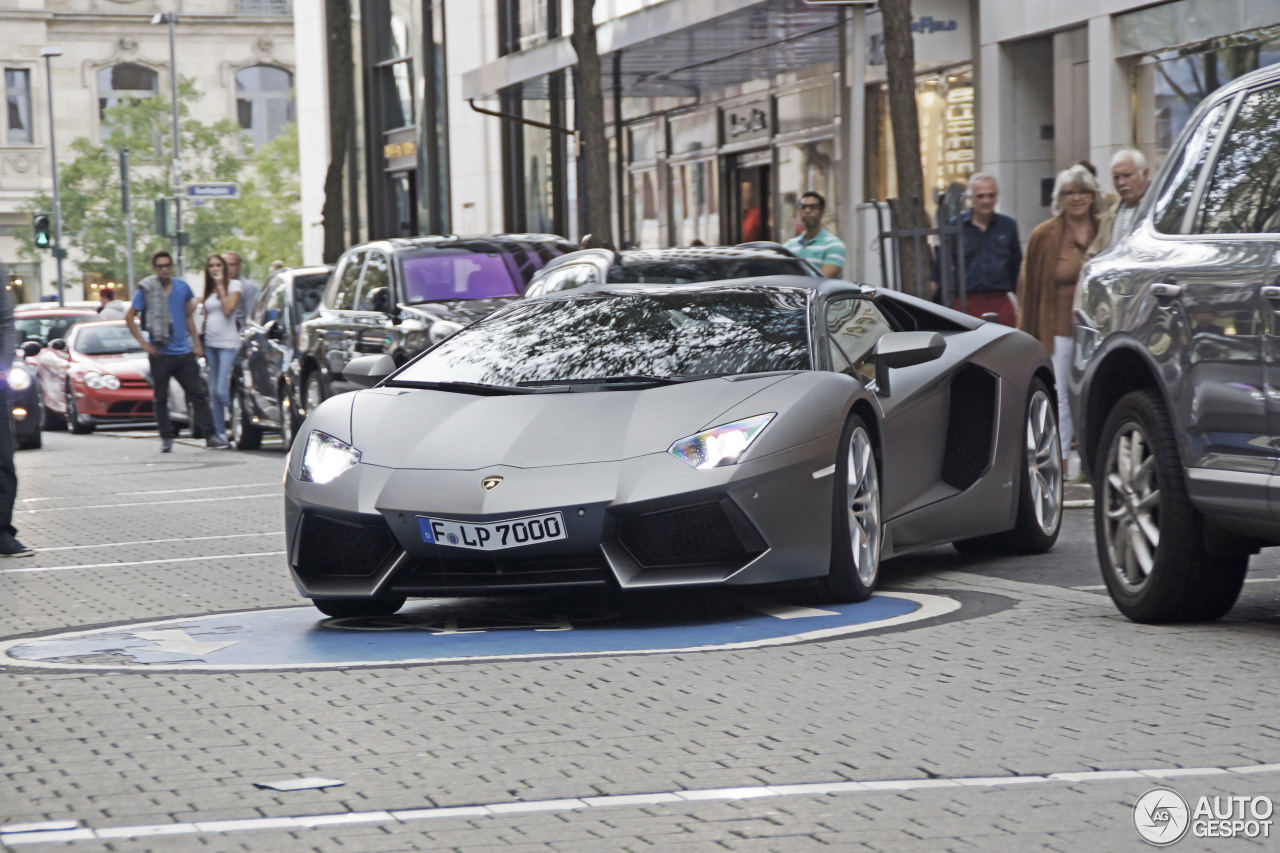 Lamborghini Aventador LP700-4 Roadster