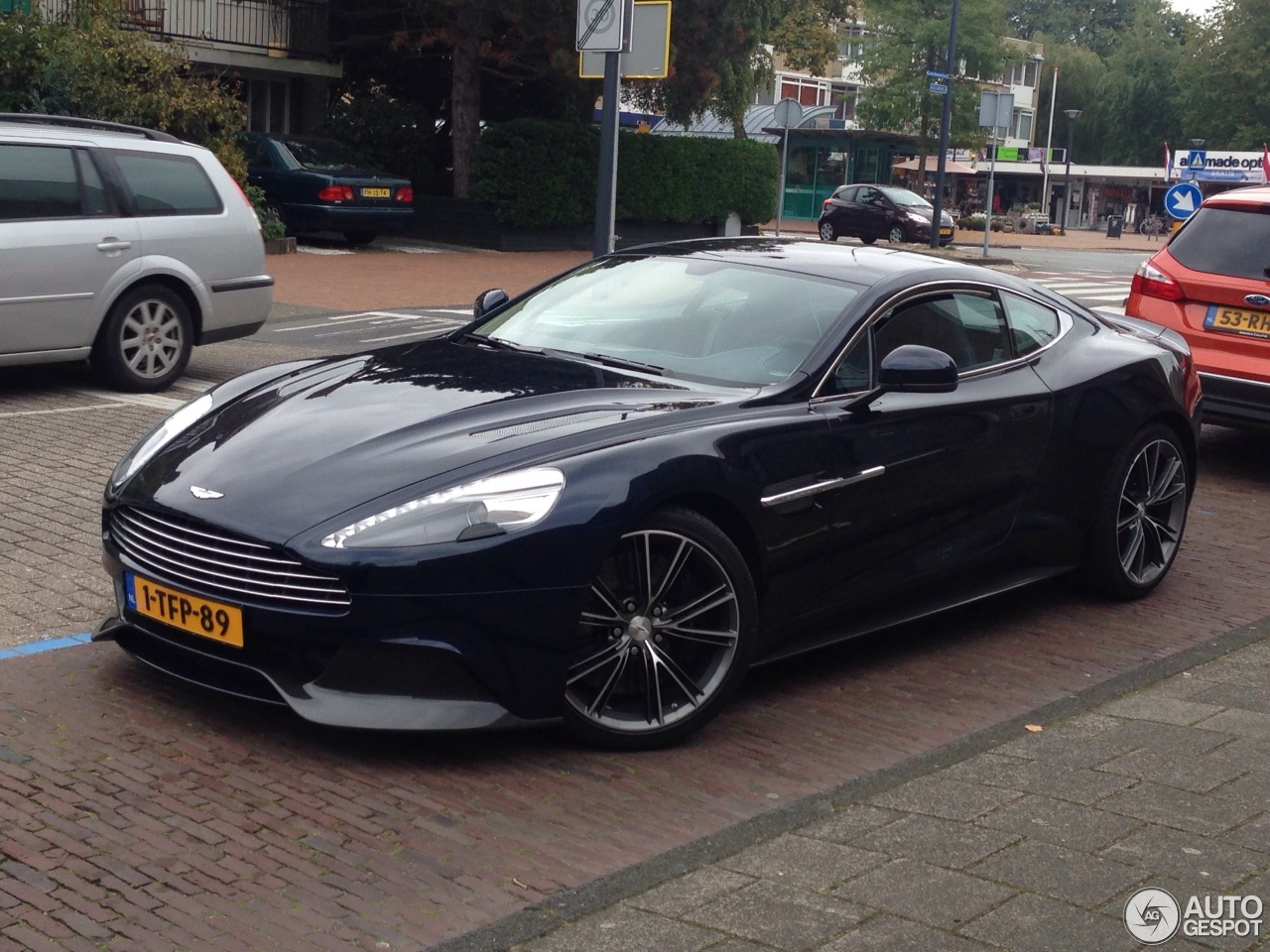 Aston Martin Vanquish 2013