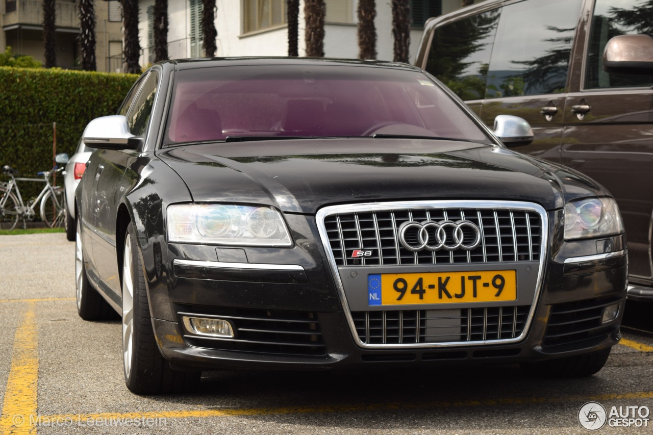 Audi S8 D3