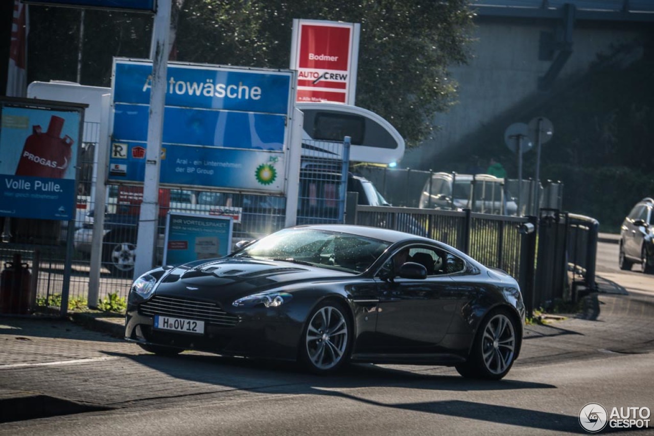 Aston Martin V12 Vantage