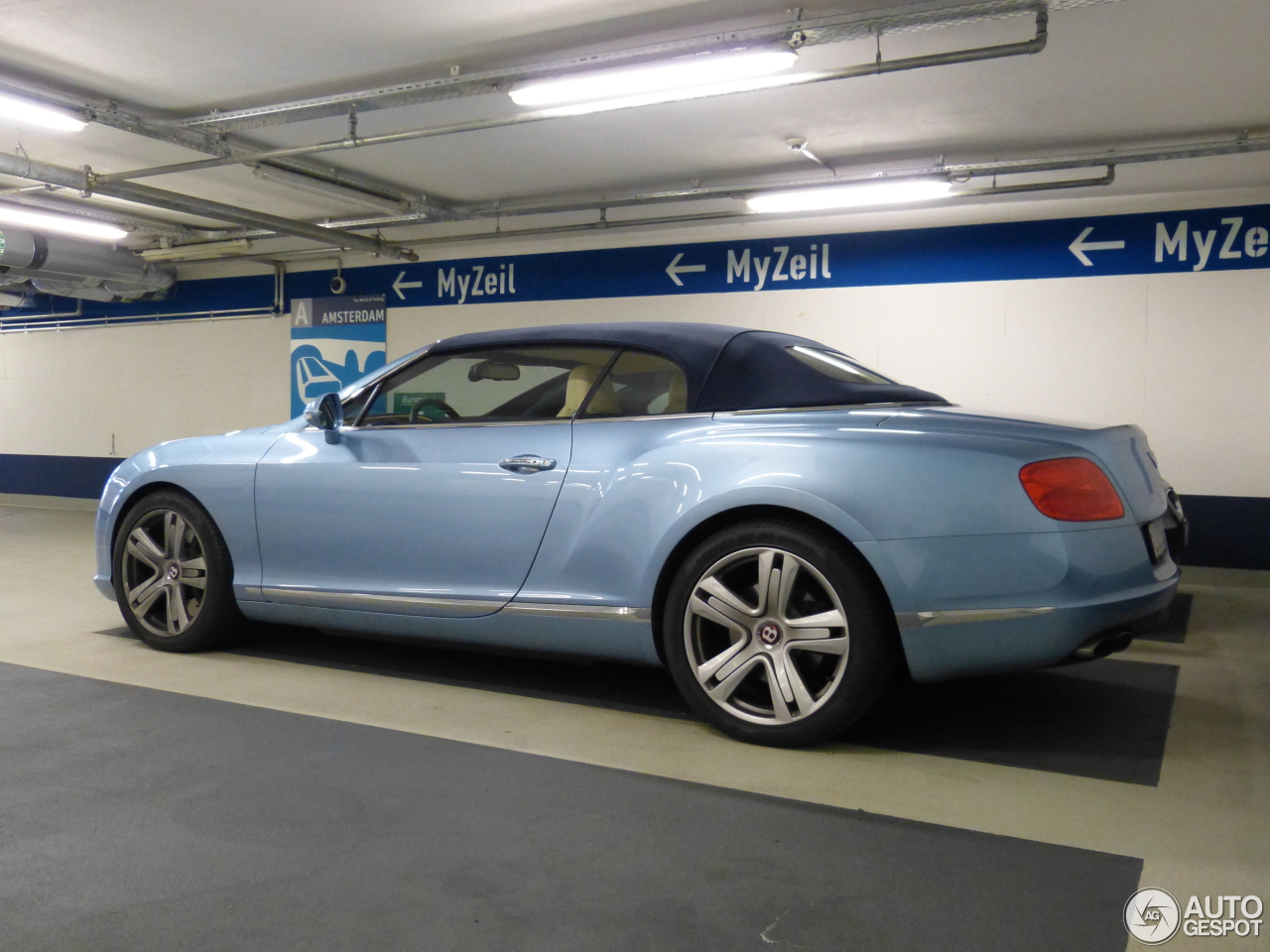 Bentley Continental GTC V8