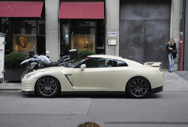 Nissan GT-R 2011