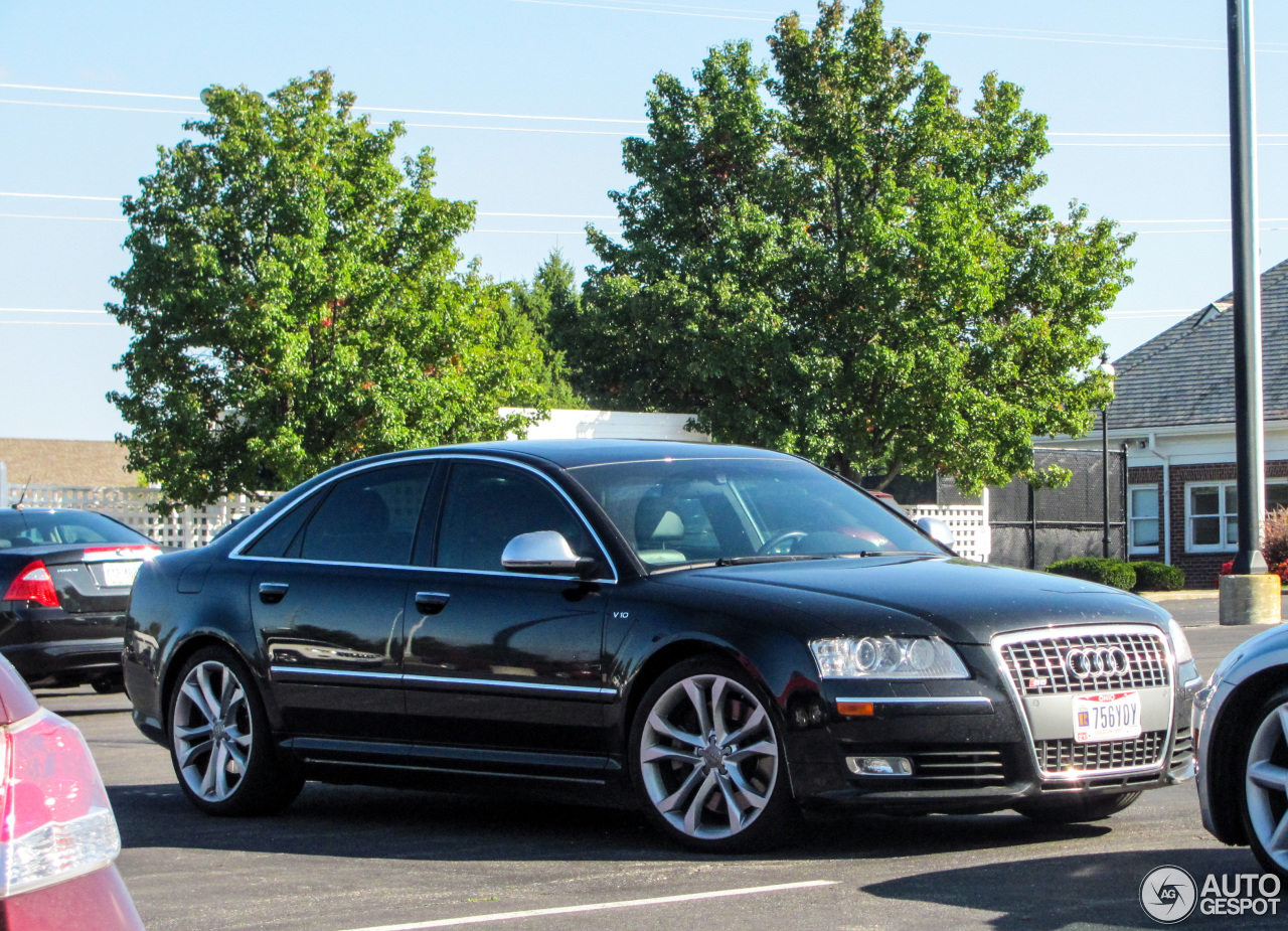 Audi S8 D3