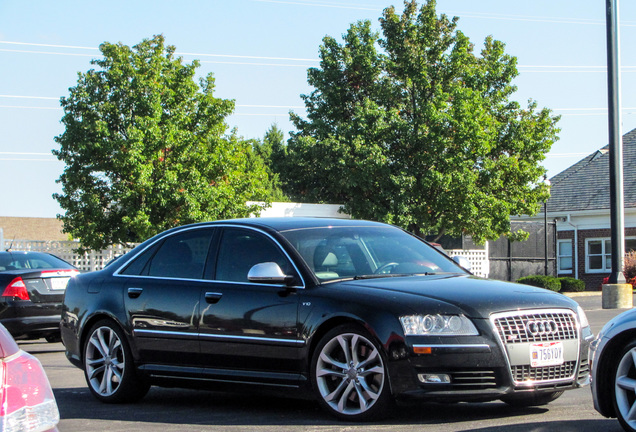 Audi S8 D3