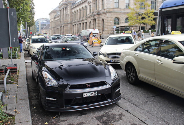 Nissan GT-R 2011