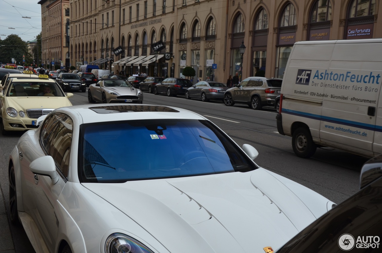 Aston Martin Vanquish Volante