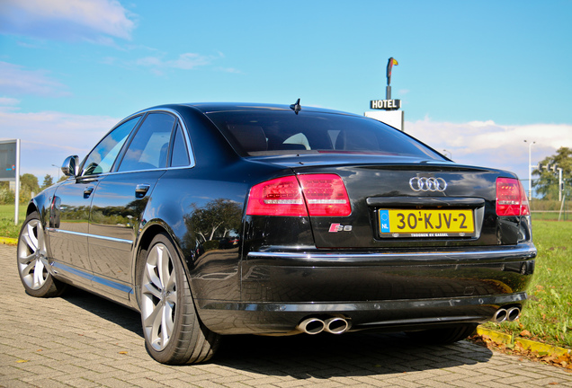 Audi S8 D3