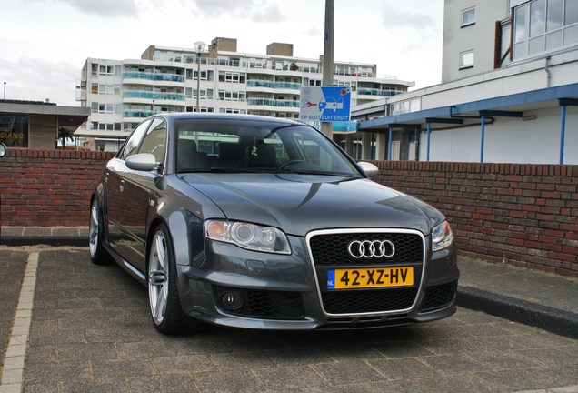 Audi RS4 Sedan