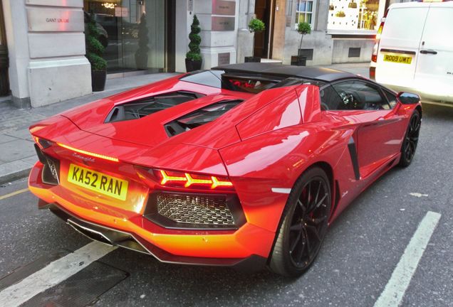 Lamborghini Aventador LP700-4 Roadster