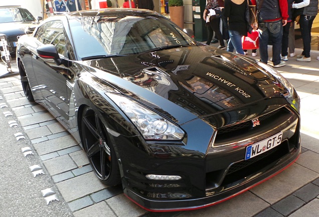 Nissan GT-R