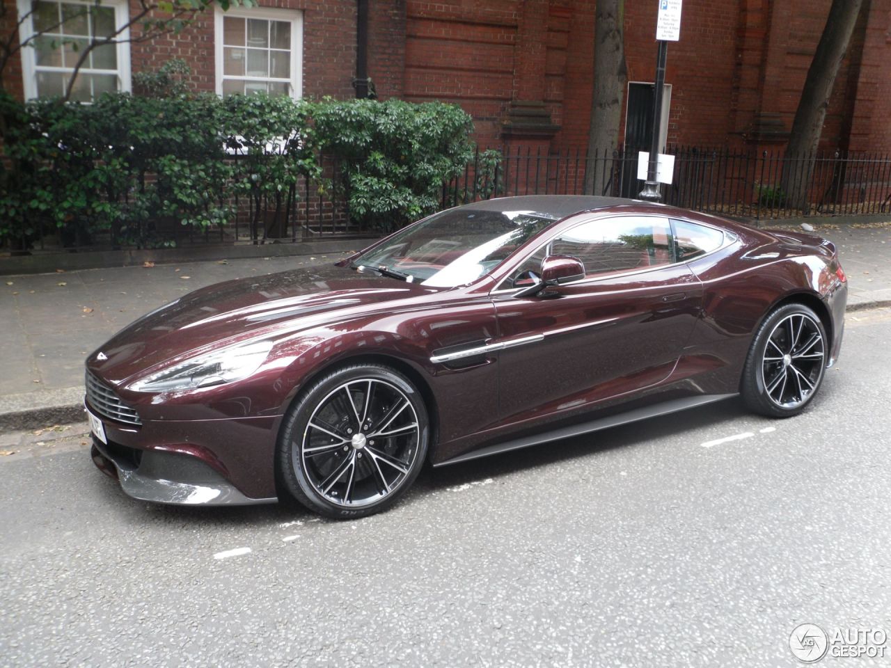 Aston Martin Vanquish 2013