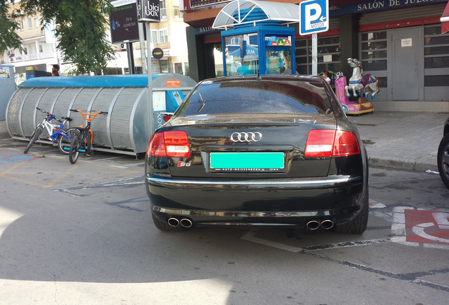 Audi S8 D3