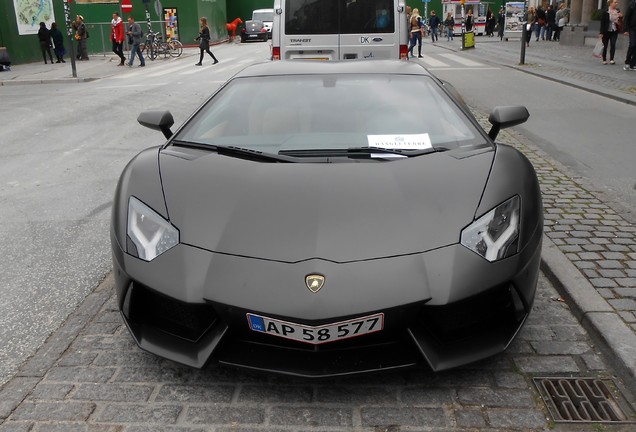 Lamborghini Aventador LP700-4