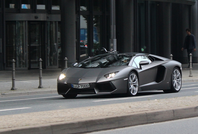 Lamborghini Aventador LP700-4 Roadster