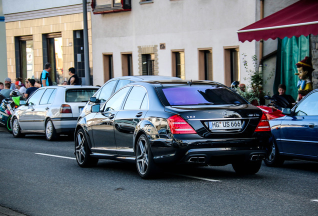 Mercedes-Benz S 63 AMG W221 2011