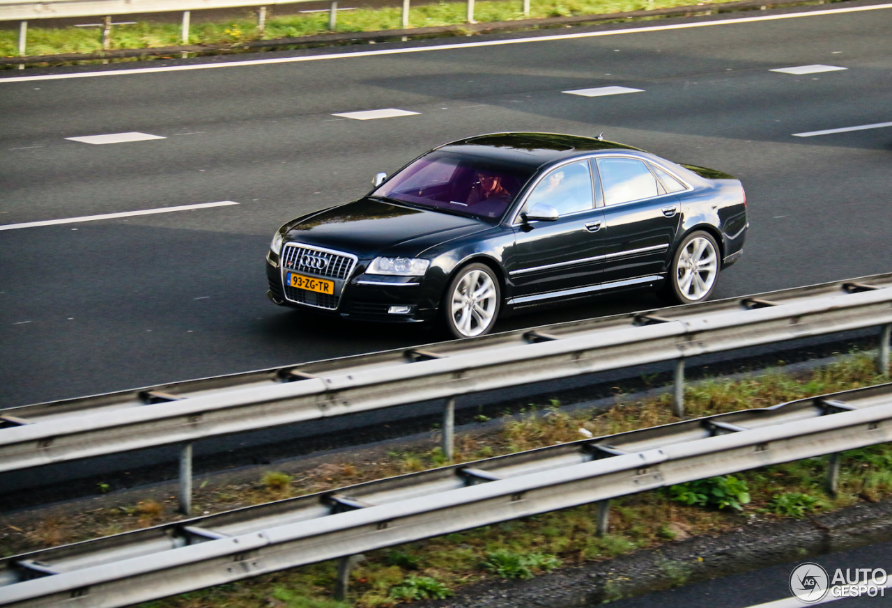 Audi S8 D3