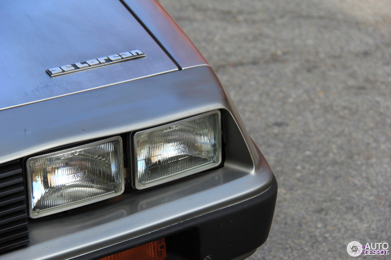 DeLorean DMC-12