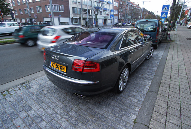 Audi S8 D3