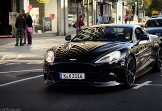 Aston Martin Vanquish 2013