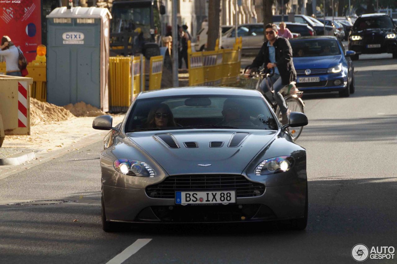 Aston Martin V12 Vantage