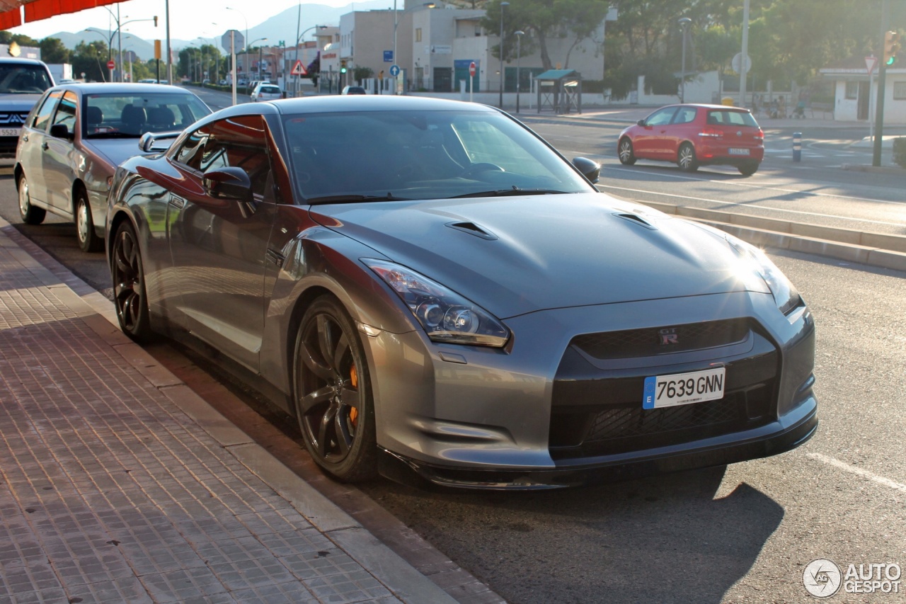 Nissan GT-R