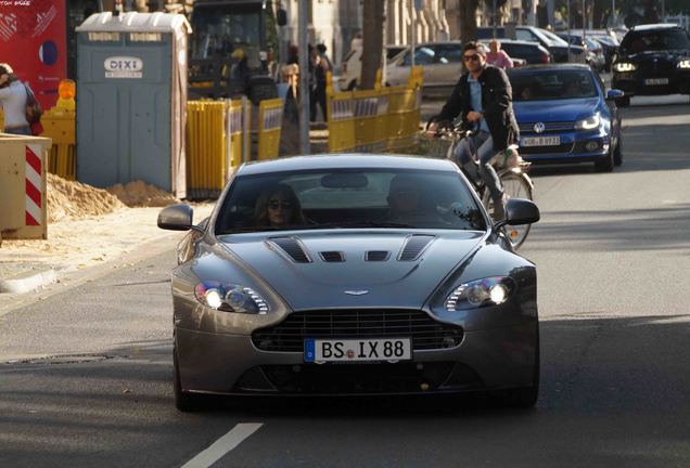 Aston Martin V12 Vantage