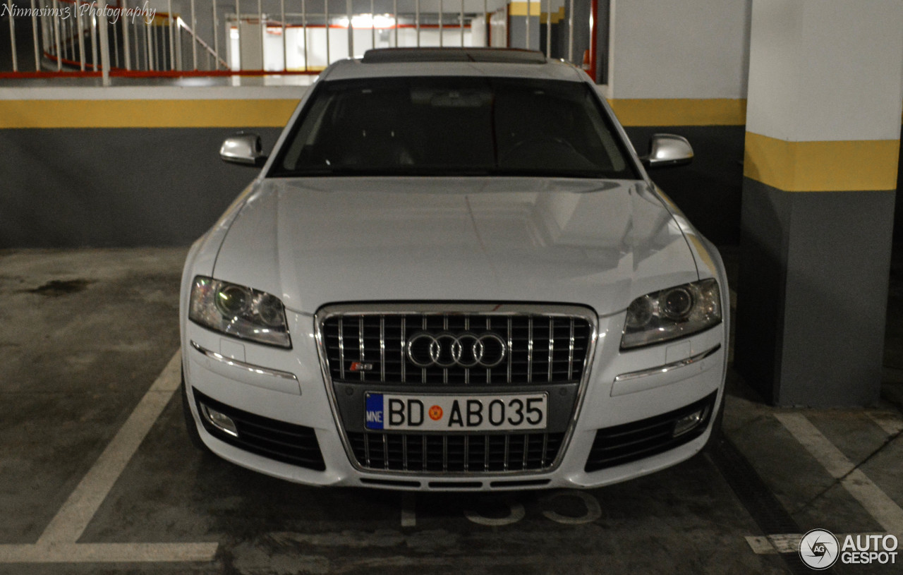 Audi S8 D3