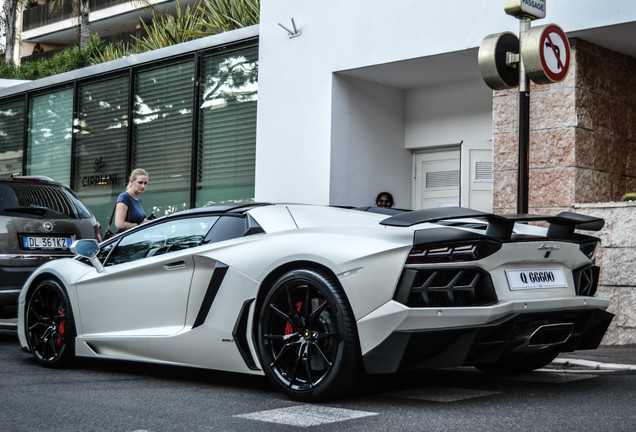 Lamborghini Aventador LP700-4 Roadster