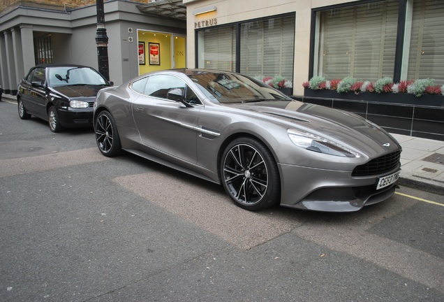 Aston Martin Vanquish 2013