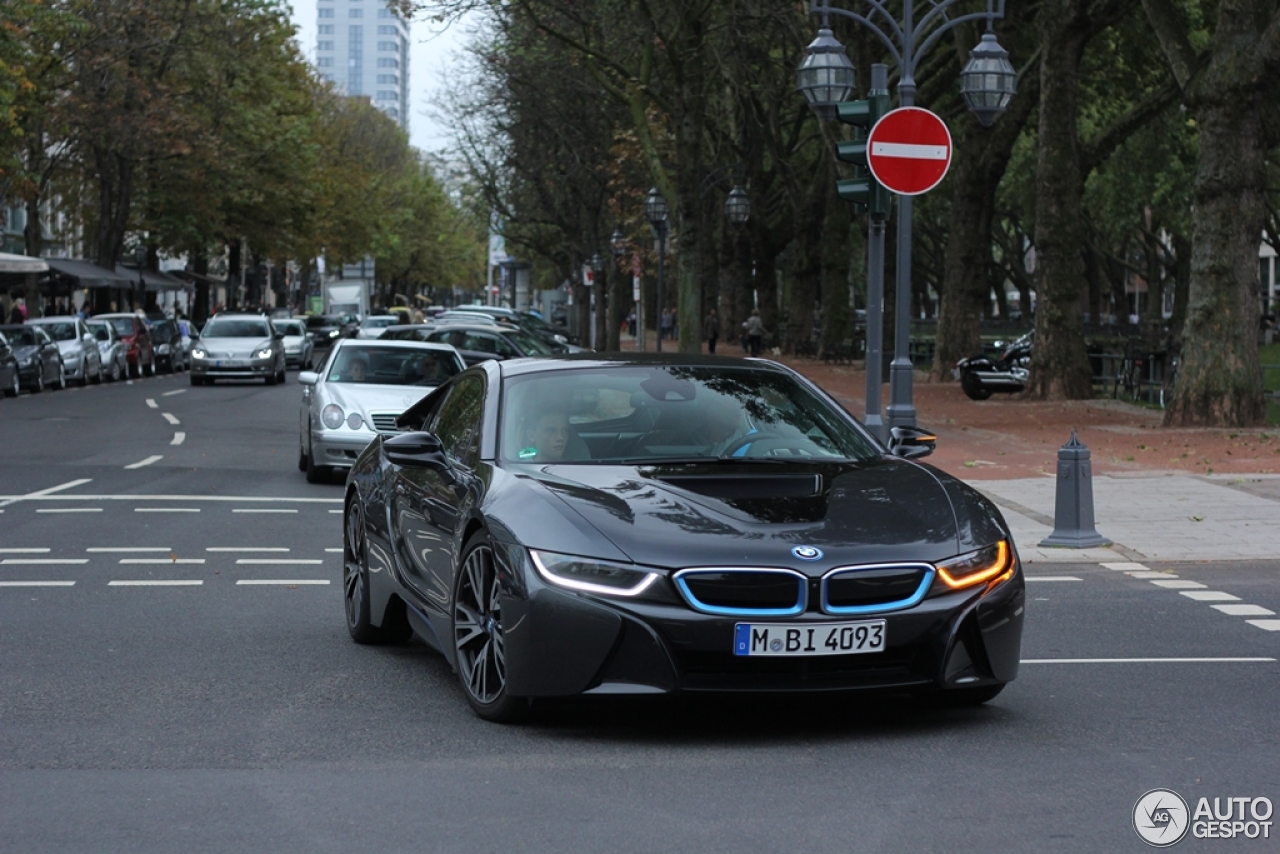 BMW i8