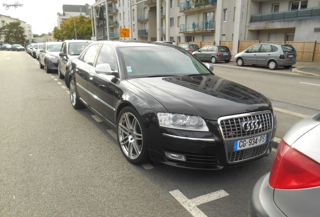 Audi S8 D3