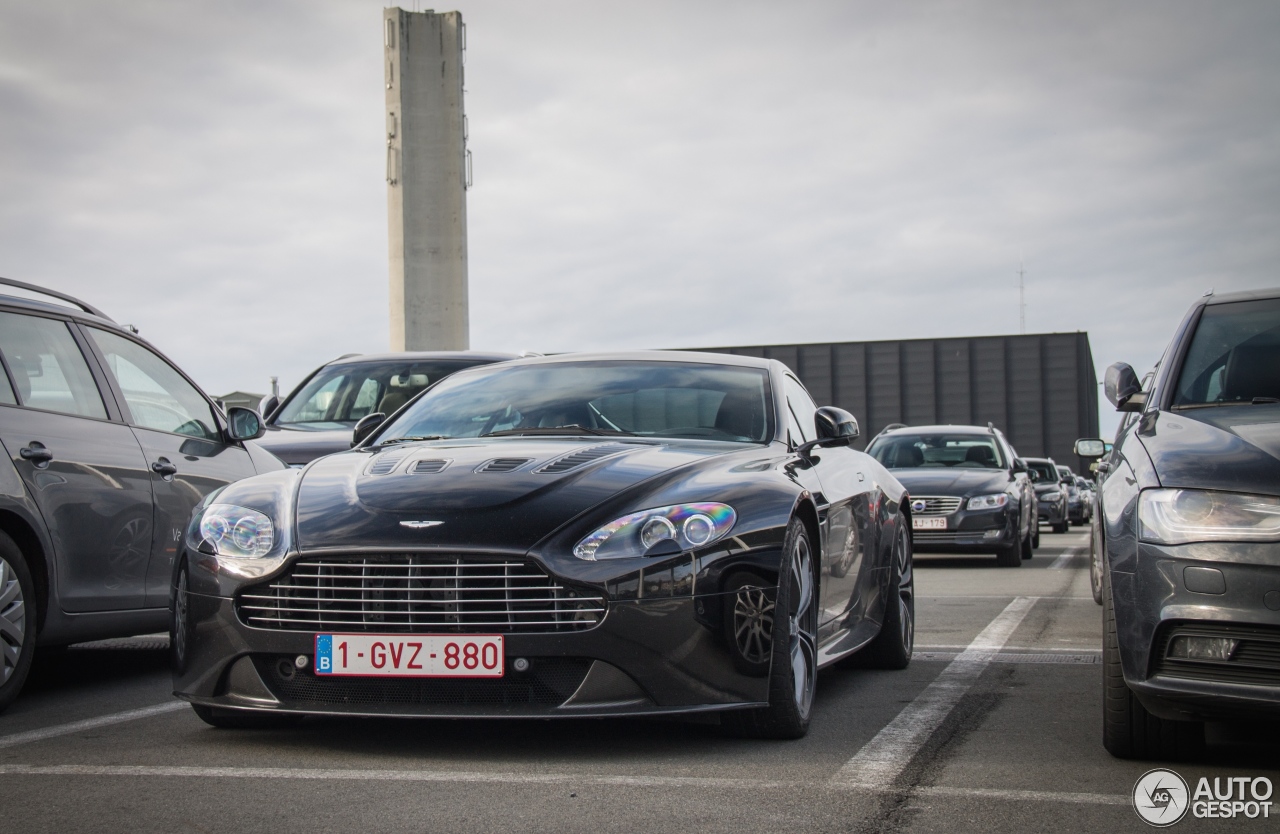 Aston Martin V12 Vantage Carbon Black Edition