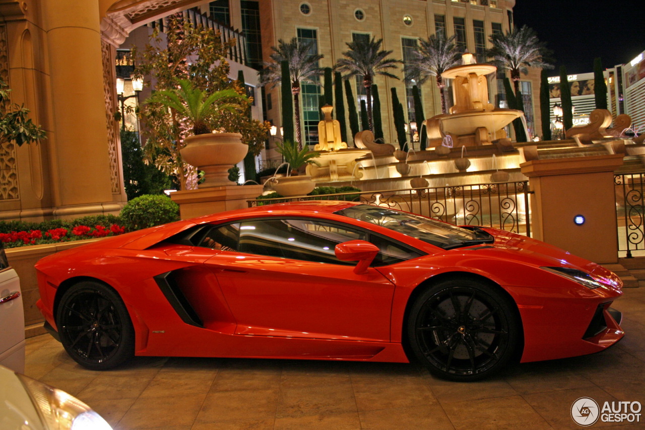 Lamborghini Aventador LP700-4