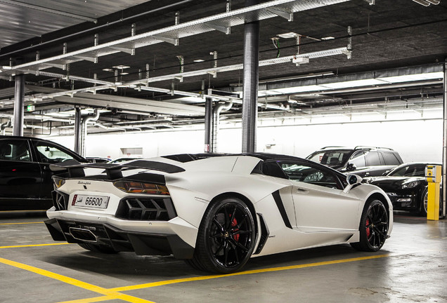 Lamborghini Aventador LP700-4 Roadster