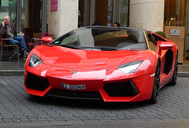 Lamborghini Aventador LP700-4 Roadster