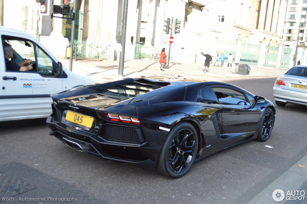 Lamborghini Aventador LP700-4