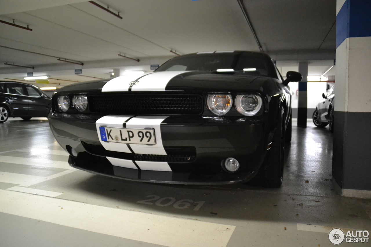 Dodge Challenger SRT-8