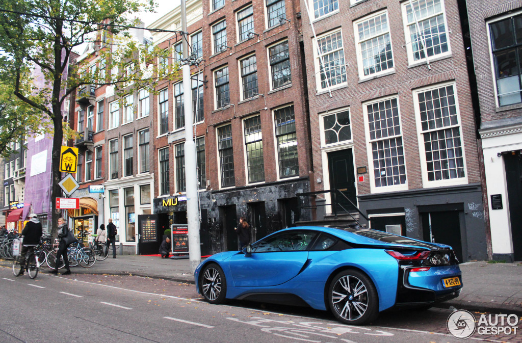 BMW i8