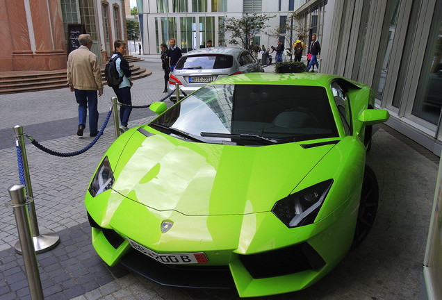 Lamborghini Aventador LP700-4