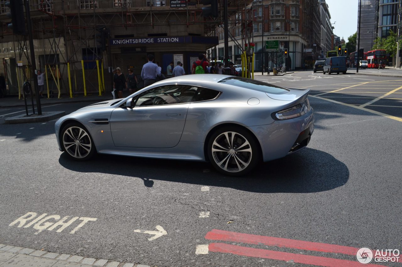 Aston Martin V12 Vantage