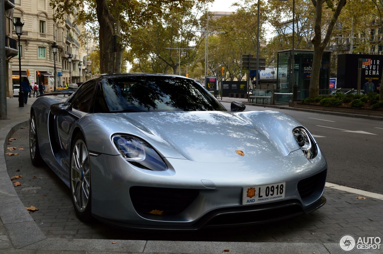 Porsche 918 Spyder Weissach Package