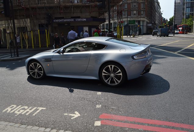 Aston Martin V12 Vantage